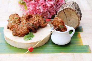 Kızarmış Balık köftesi soslu lezzetli