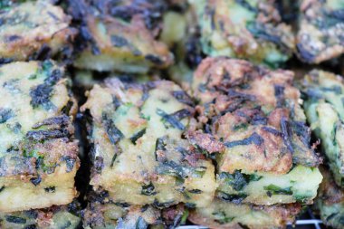 sarımsak chives ile lezzetli dolma pişmiş hamur tatlısı