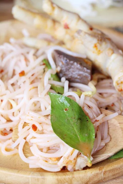 치킨 카레 코코넛 우유와 쌀 국수 — 스톡 사진