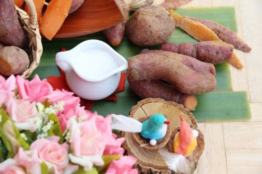 Tatlı şeker ile haşlanmış patates lezzetlidir