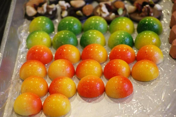 Čokoláda s barevnými na sladké je vynikající — Stock fotografie