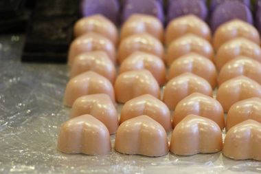 Çikolata ile renkli tatlı, lezzetli