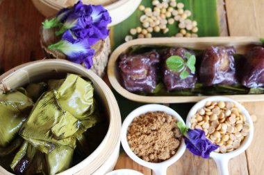 Dolma hamur piramit tatlı lezzetli (Kanom Tien var)