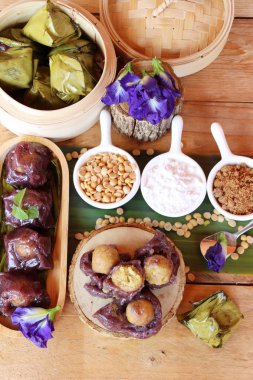 Dolma hamur piramit tatlı lezzetli (Kanom Tien var)