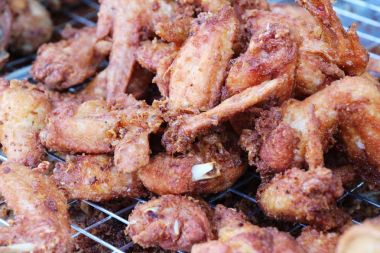 kızarmış tavuk içinde belgili tanımlık çarşı lezzetlidir