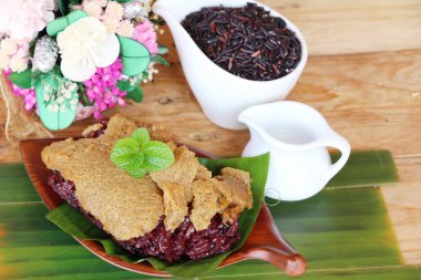 Siyah muhallebi, yapışkan pirinç Tay tatlı