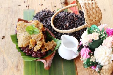 Siyah muhallebi, yapışkan pirinç Tay tatlı