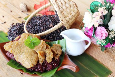 Siyah muhallebi, yapışkan pirinç Tay tatlı