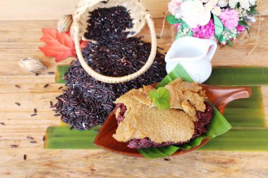 Siyah muhallebi, yapışkan pirinç Tay tatlı