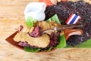 Siyah muhallebi, yapışkan pirinç Tay tatlı