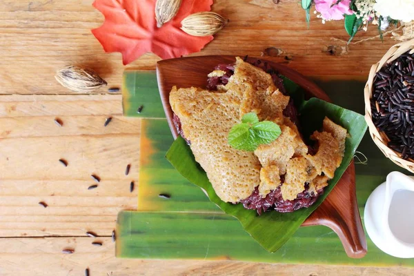 Ketan hitam dengan puding, makanan penutup Thailand — Stok Foto