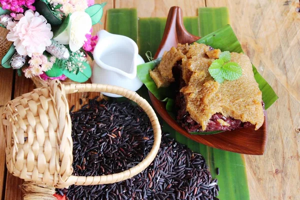 Siyah muhallebi, yapışkan pirinç Tay tatlı