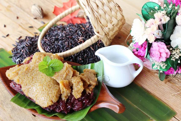 Siyah muhallebi, yapışkan pirinç Tay tatlı