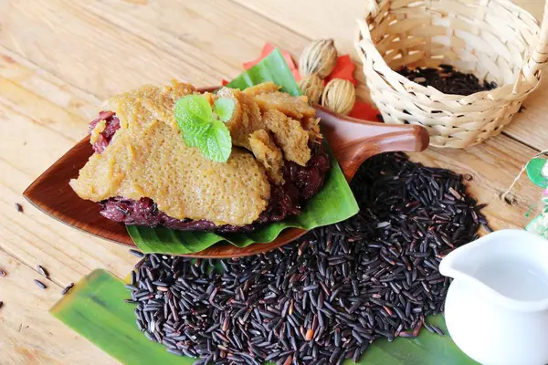 Siyah muhallebi, yapışkan pirinç Tay tatlı