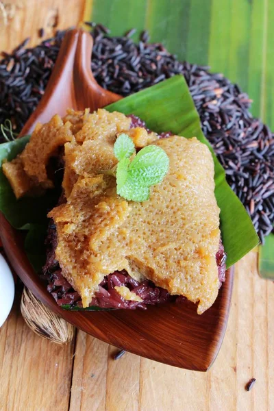 Arroz negro pegajoso con natillas, postre tailandés — Foto de Stock