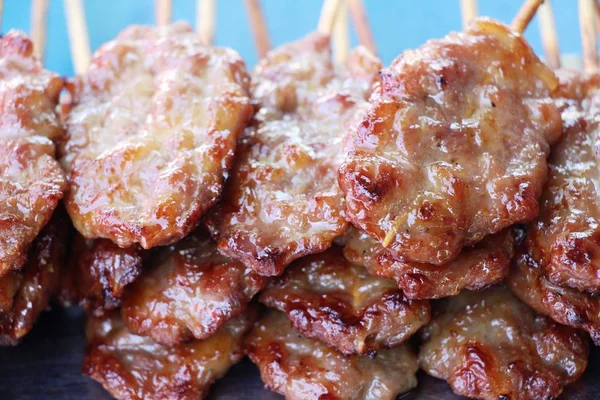 belgili tanımlık çarşı içinde kavrulmuş domuz eti lezzetlidir