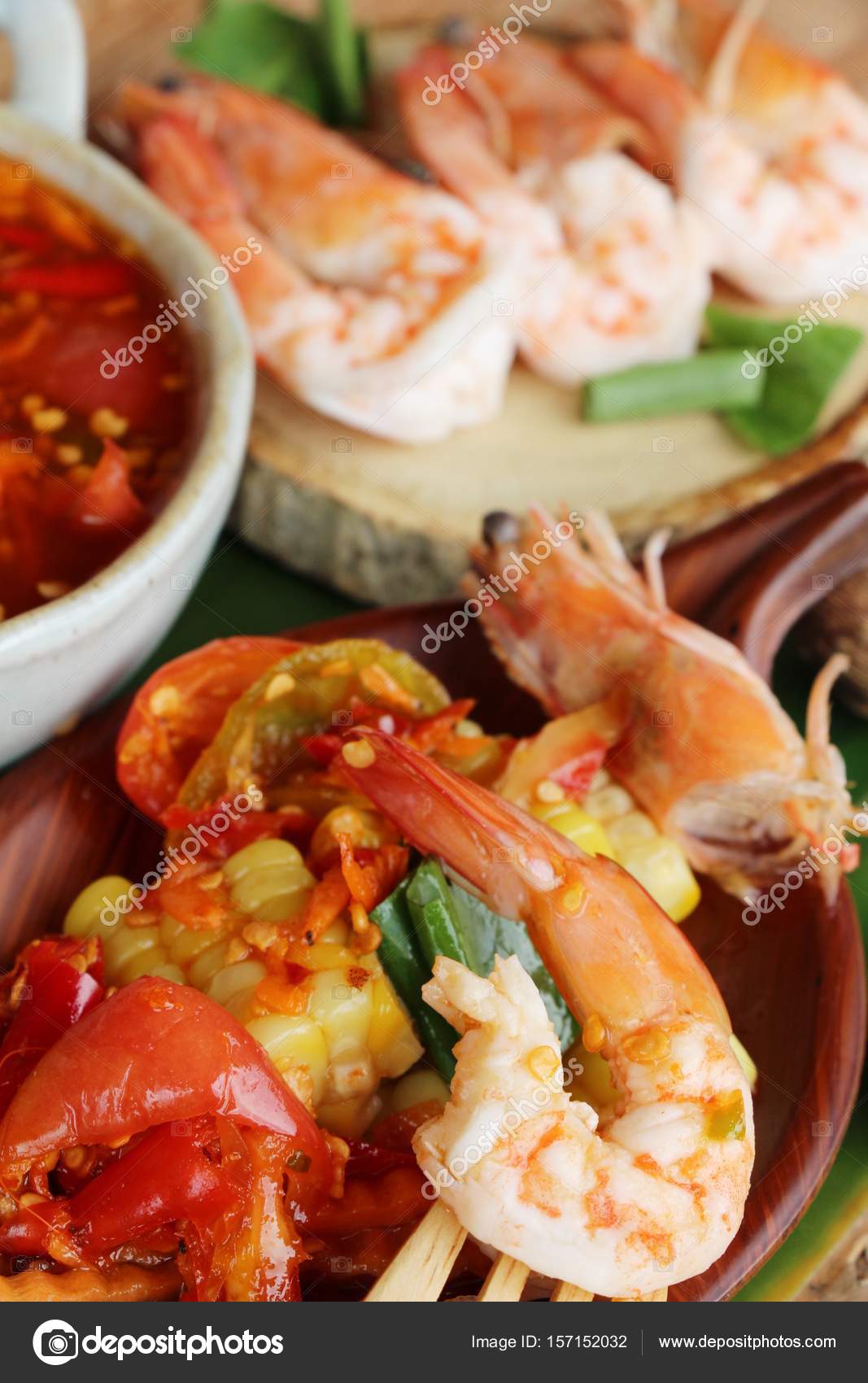 Karides ve mısır salatası Karides ve mısır salatası