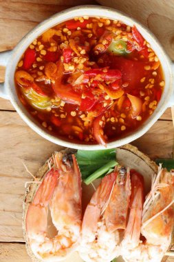 Baharatlı Mısır salata karides ile lezzetlidir