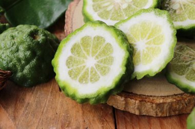Taze organik bergamot ot ve kireç yaprak