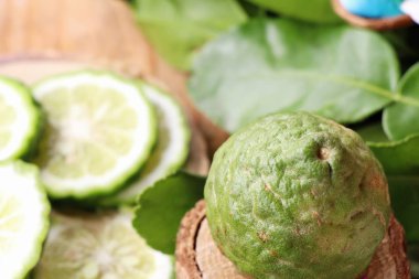 Taze organik bergamot ot ve kireç yaprak