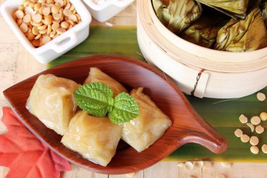 Dolma hamur piramit tatlı lezzetli (Kanom Tien var)