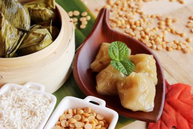 Dolma hamur piramit tatlı lezzetli (Kanom Tien var)