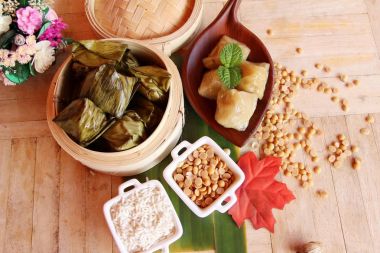 Dolma hamur piramit tatlı lezzetli (Kanom Tien var)