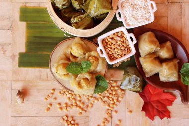 Dolma hamur piramit tatlı lezzetli (Kanom Tien var)