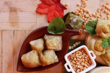 Dolma hamur piramit tatlı lezzetli (Kanom Tien var)