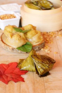 Dolma hamur piramit tatlı lezzetli (Kanom Tien var)