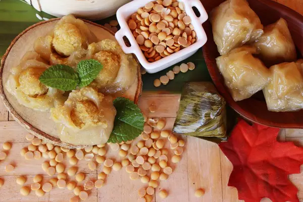 Dolma hamur piramit tatlı lezzetli (Kanom Tien var)