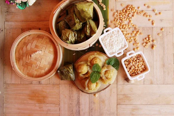 Dolma hamur piramit tatlı lezzetli (Kanom Tien var)