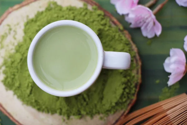 Té verde caliente y té matcha en polvo —  Fotos de Stock