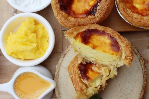 Yumurta tart lezzetlidir ve kutusunda yumurta