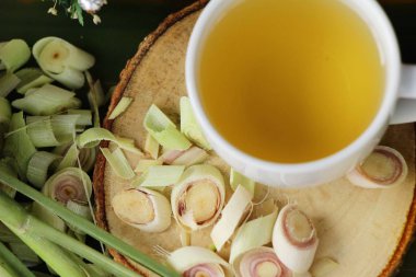 Sağlık için dilimlenmiş limon ile çay limon