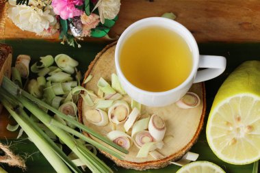 Sağlık için dilimlenmiş limon ile çay limon