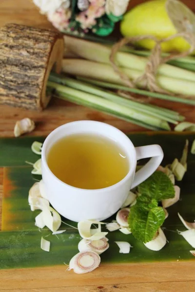 Tè alla citronella con limone a fette per la salute — Foto Stock