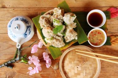 Çince buğulanmış hamur tatlısı soslu lezzetli