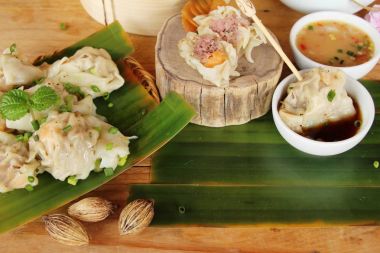 Çince buğulanmış hamur tatlısı soslu lezzetli