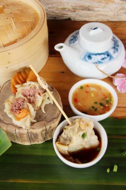 Çince buğulanmış hamur tatlısı soslu lezzetli