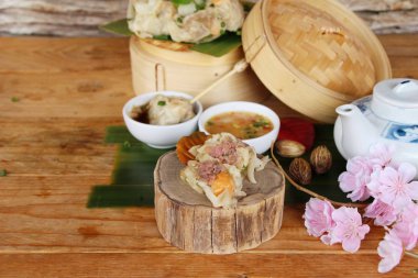 Çince buğulanmış hamur tatlısı soslu lezzetli