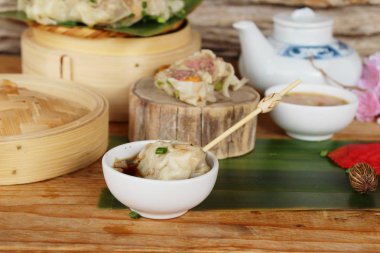 Çince buğulanmış hamur tatlısı soslu lezzetli