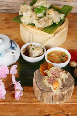 Çince buğulanmış hamur tatlısı soslu lezzetli