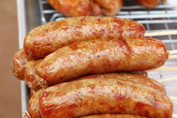 Bratwurst vom Grill schmeckt auf dem Markt — Stockfoto