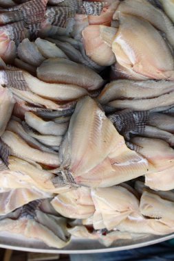 Kurutulmuş Balık Pişirme için piyasada