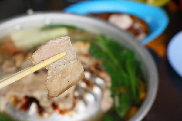 猪肉烤热煤，韩国烧烤风格 — 图库照片