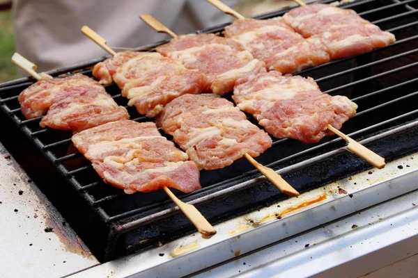 Carne de porco assada é delicioso no mercado — Fotografia de Stock