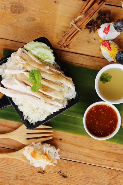 Gestoomde rijst met kip en de soep heerlijk — Stockfoto
