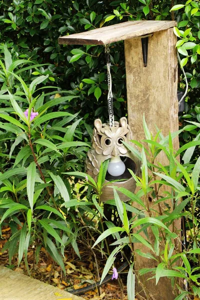 Lampada in giardino in stile vintage — Foto Stock