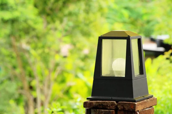 Lampada in giardino in stile vintage — Foto Stock